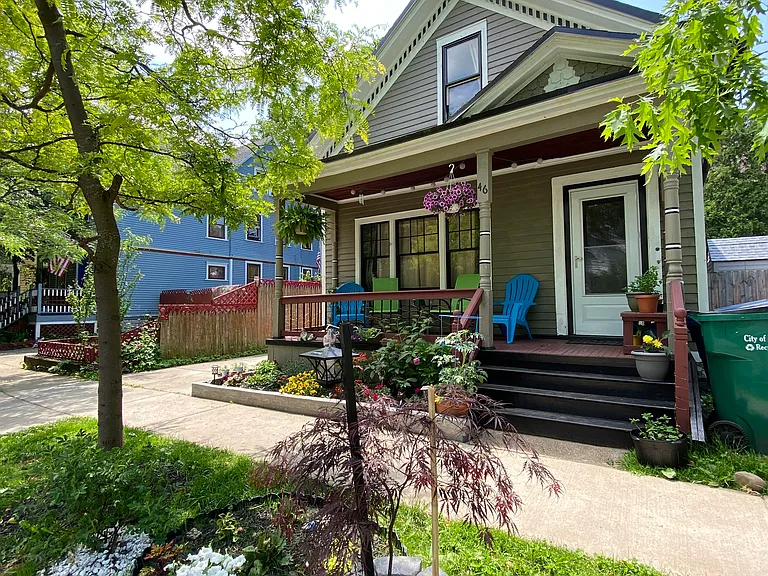 46 College St — Photo 1