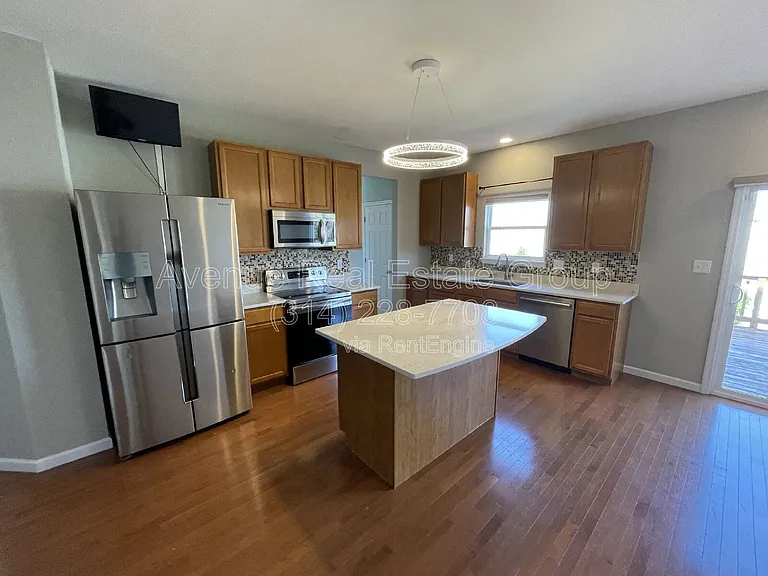 5533 Emerald Place Dr — Photo 10