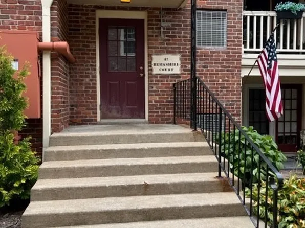45 Berkshire Ct APT 6B, Akron, OH 44313