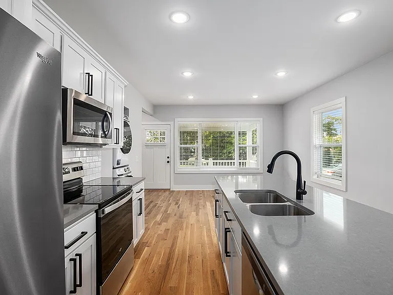 411 11th St NW #1 — Photo 3