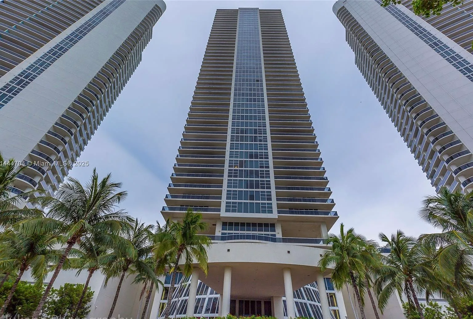 1830 S Ocean Dr — Photo 3