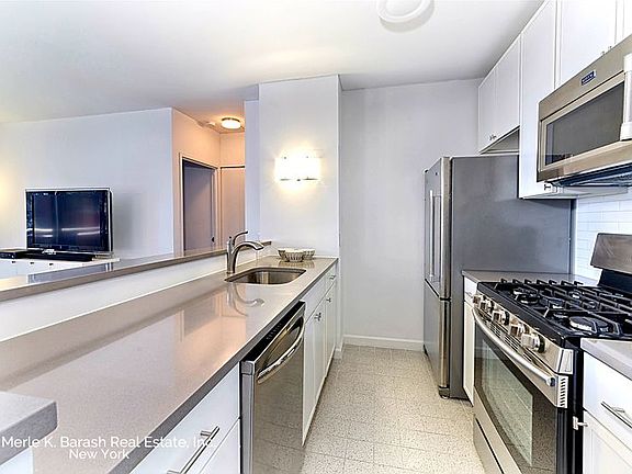 3rd image of 140 Charles St APT 9E