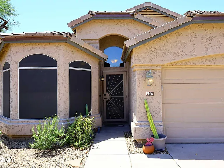 4517 E Melinda Ln — Photo 1