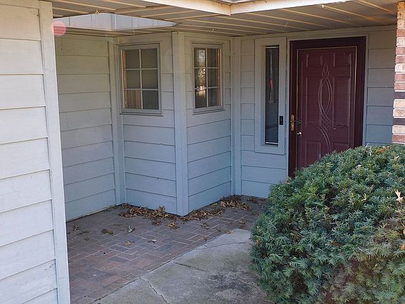 2nd image of 3325 Countrydale Dr