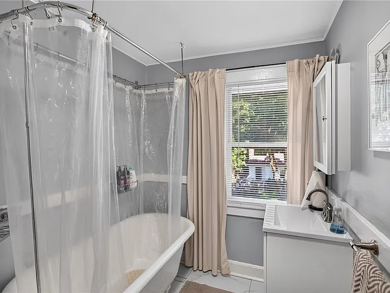 476 Providence St — Photo 29