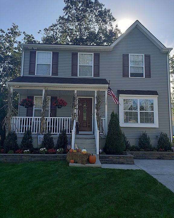 1st image of 310 Vine Ave