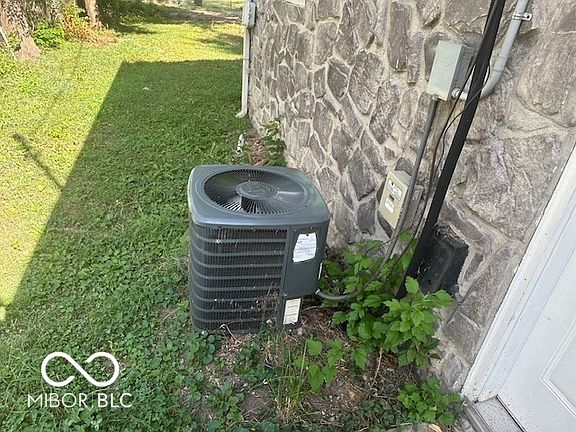 4th image of 2829 Manlove Ave