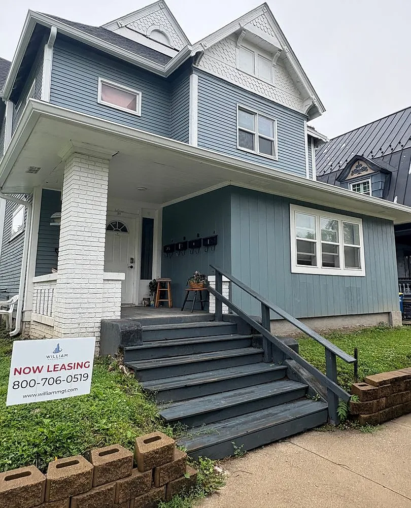 Amazing Parkside Quadplex — Photo 1