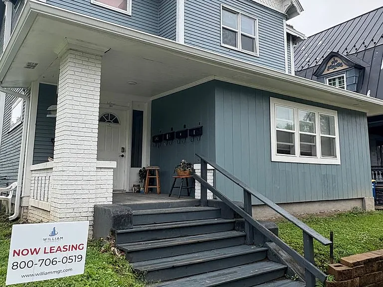 511 W Charles St — Photo 2