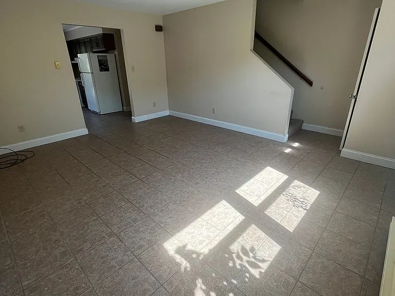 186 E Main St — Photo 8
