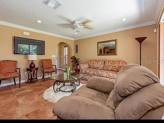 3 bed, 2.0 bath, 1405 sqft, $2,100 — Photo 2