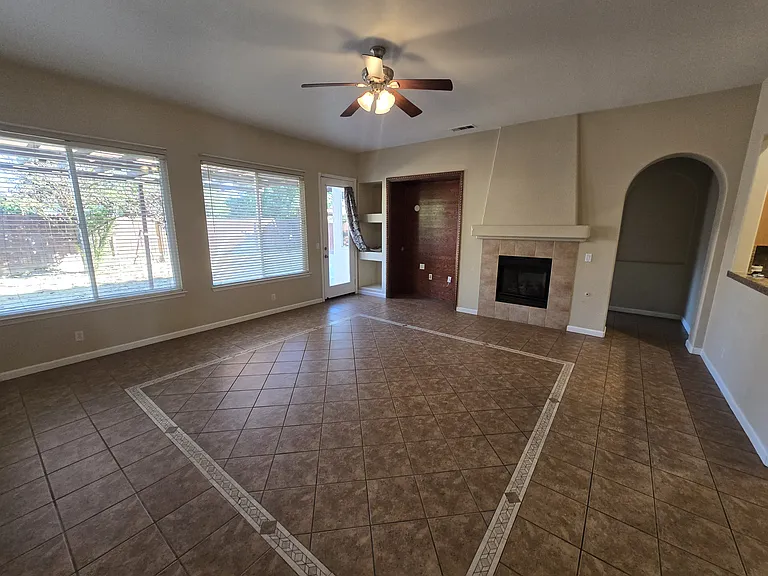 514 Rodeo Grounds Way — Photo 8