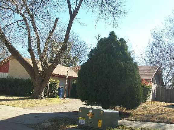 2nd image of 922 Westbrook Dr