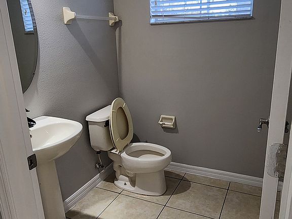 4th image of 4872 Fiorazante Ave