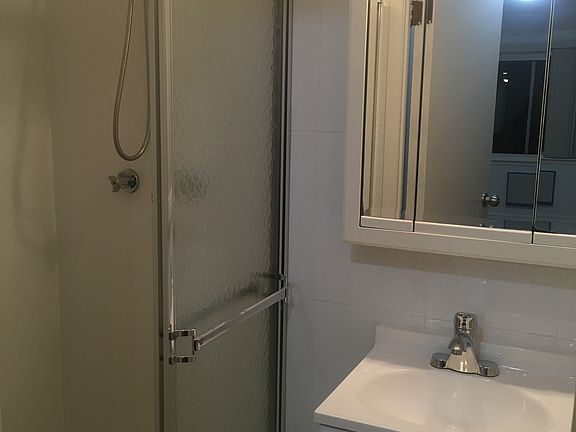 5th image of 2315 Parsons Blvd #3
