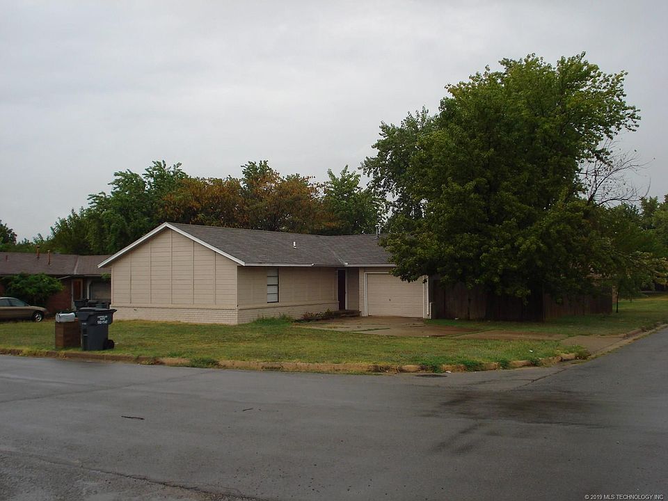 1st image of 1271 S 143rd St