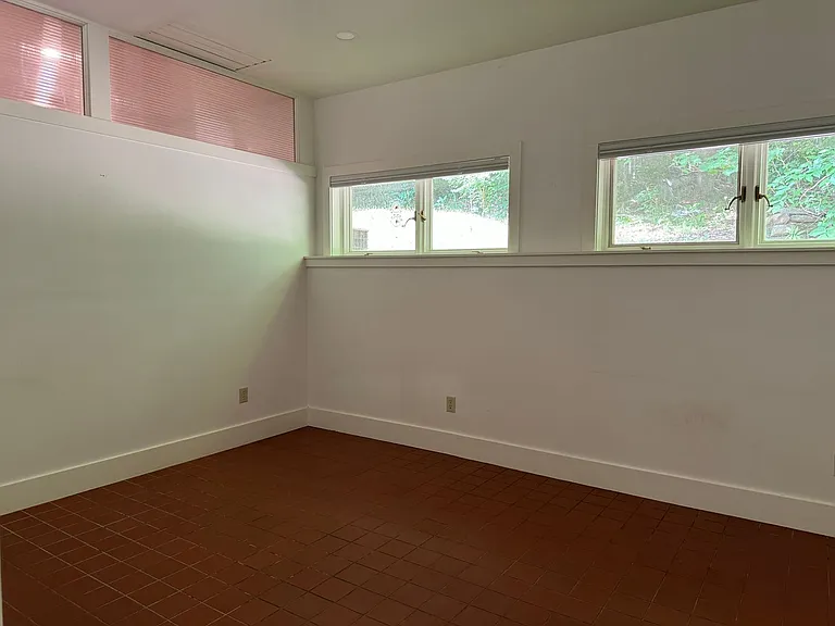 1490 & 1494 Beaver Meadow Rd — Photo 8