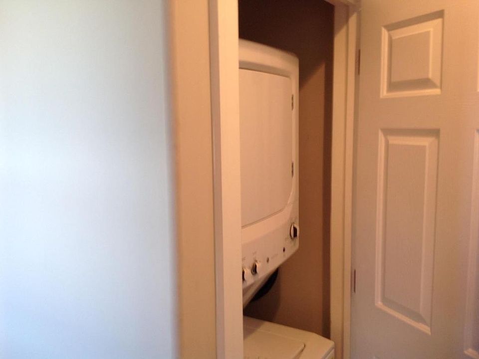 2nd image of 1633 Fontain St #1