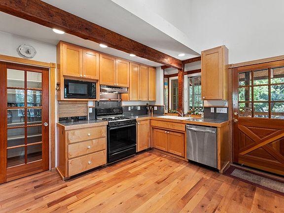 4th image of 2985 Boole Road