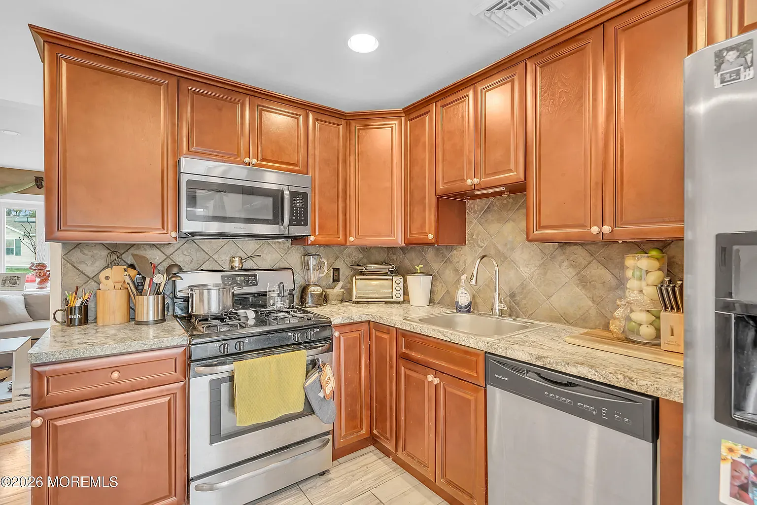 3 bed, 1590 sqft, $3,200 — Photo 3