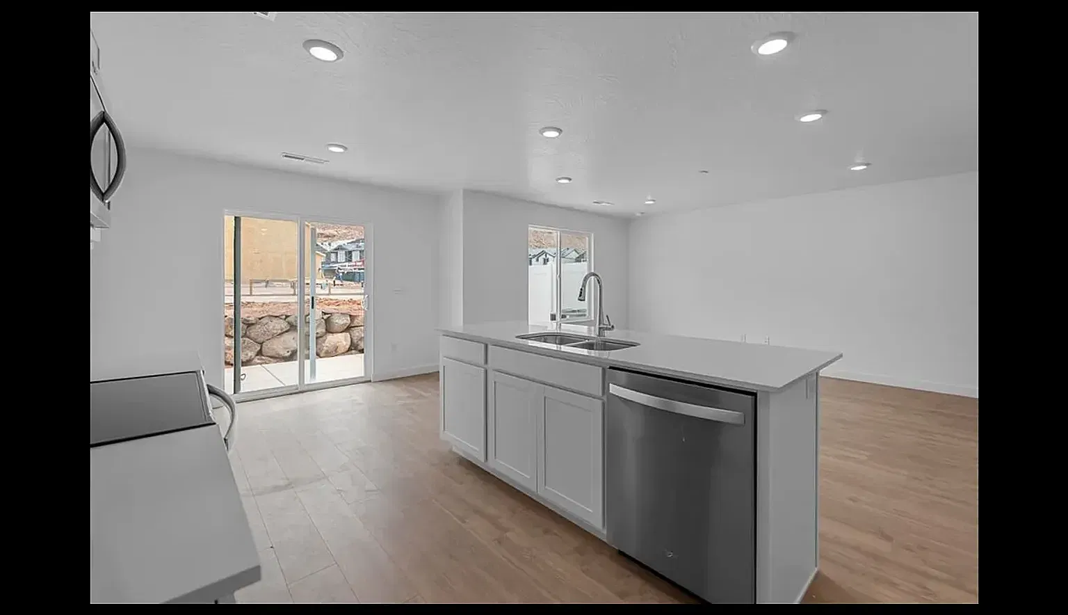 2789 E Fireweed Lane — Photo 2