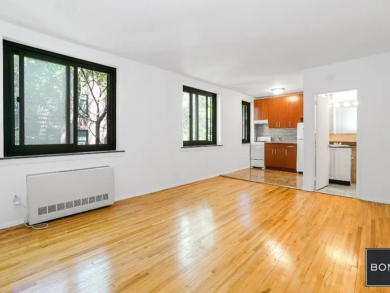 207 E 27th St #3B — Photo 1