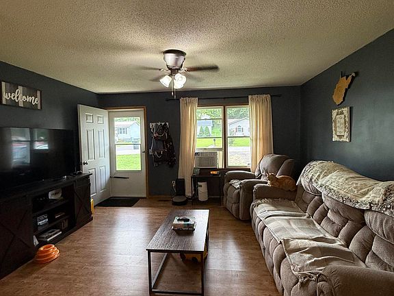 2nd image of 242 Bruce St