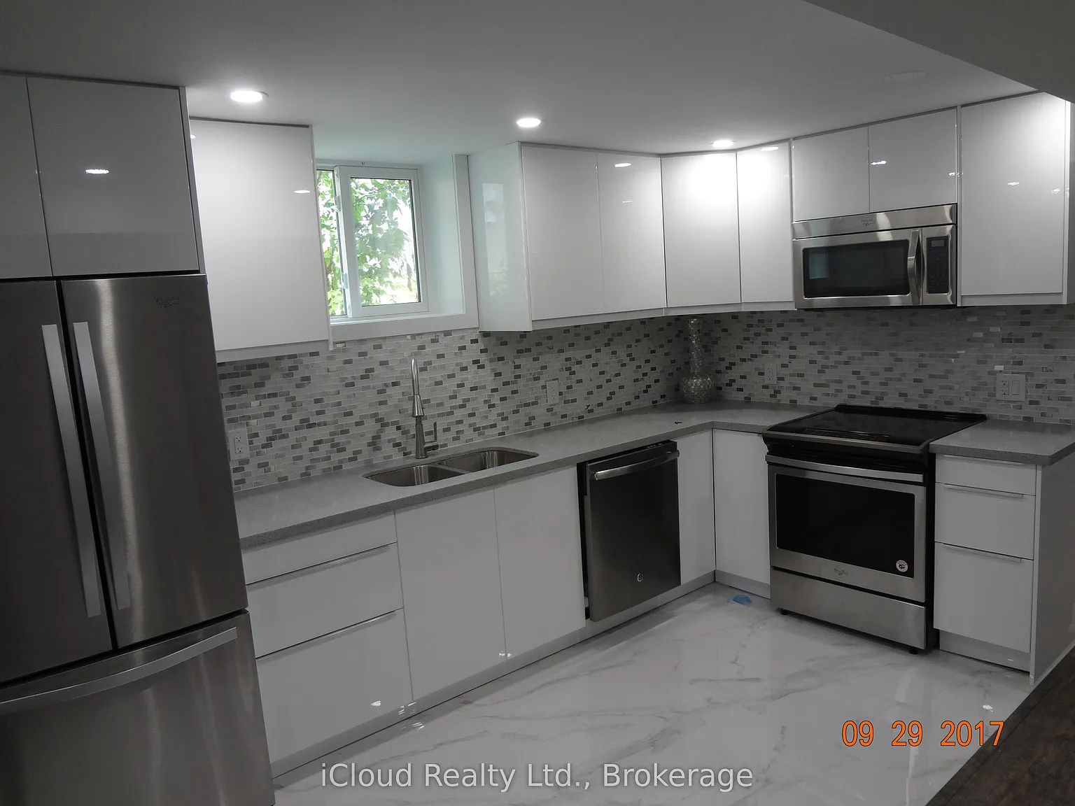 3 bed, $2,195 — Photo 3