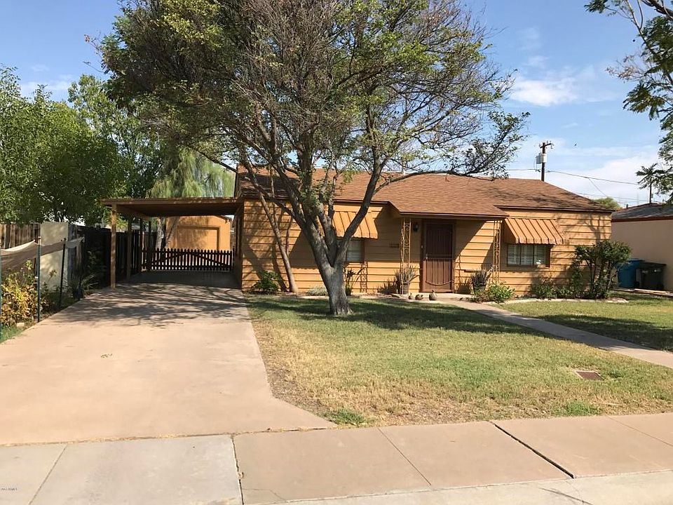 Carport on side of house.