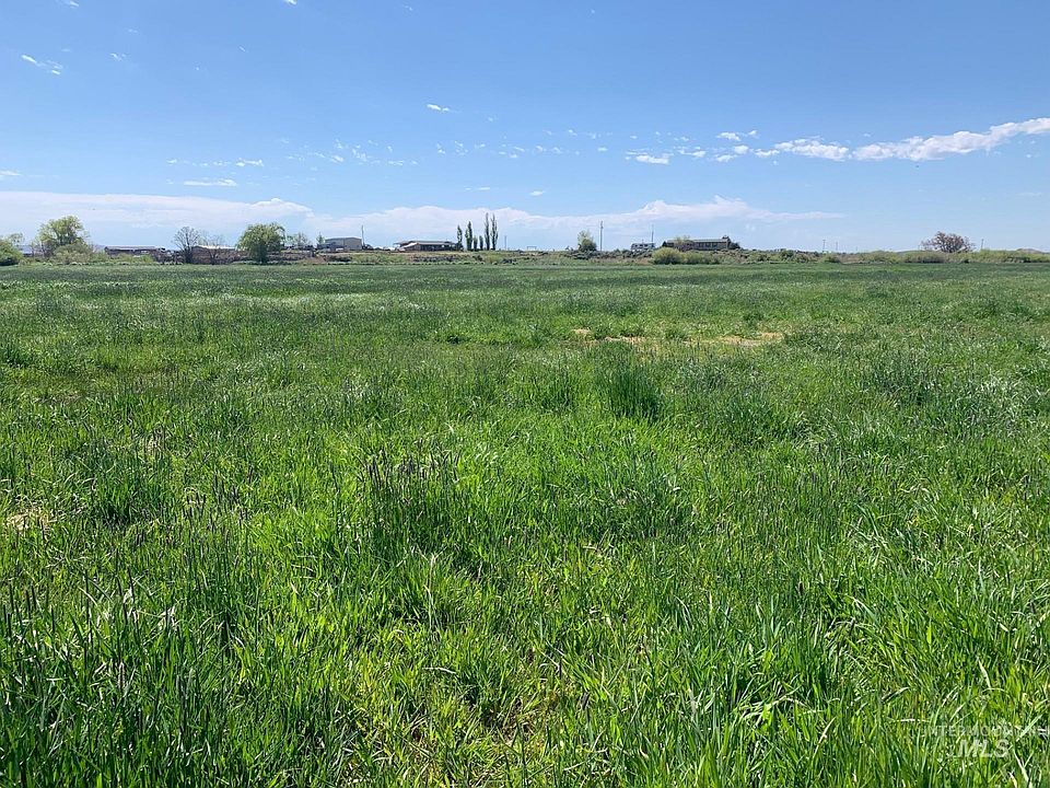 1st image of 600 NE Broken Circle Dr