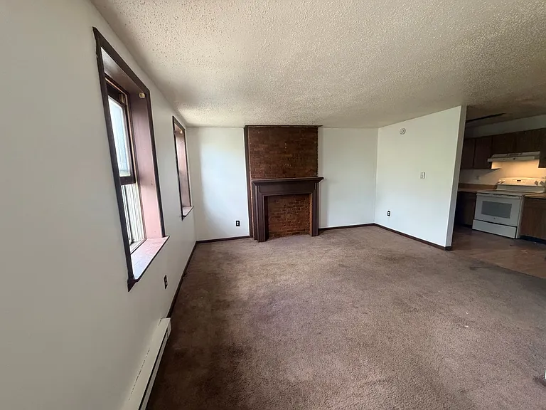 355 Monroe St #2 — Photo 4