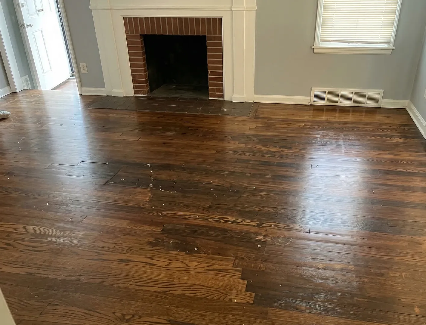 Spacious 3-bedroom, 1 bathroom Brick Home in Schulze — Photo 3