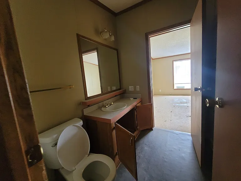211 E 1st St #33 — Photo 9
