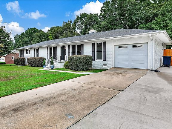 2nd image of 604 Sherry Dr
