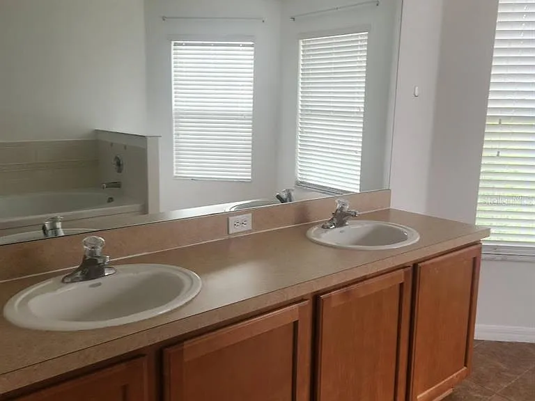 3048 Chessington Dr — Photo 12