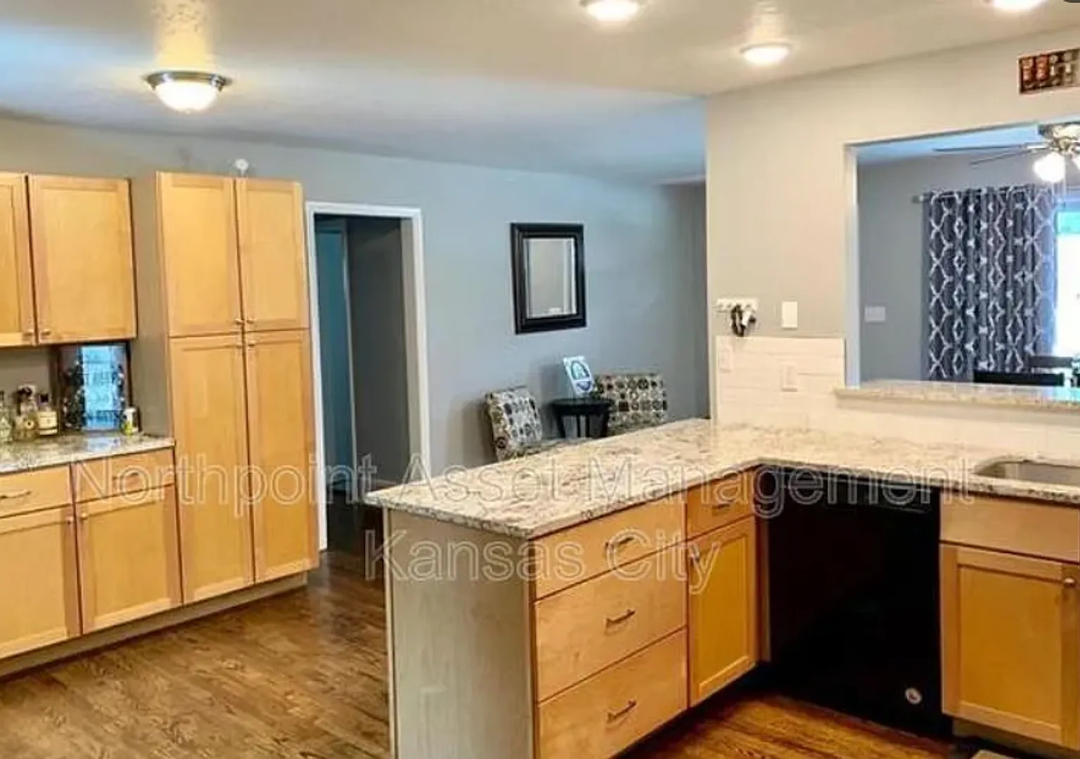 3-Bedroom, 2.5 Bath Single Family for Rent in Overland Park, KS | Attached Garage & Modern Kitchen — Photo 2