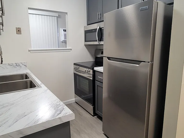 Sheraton Place Apartments — Photo 11