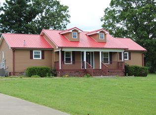 189 Meadows Ln, Mc Ewen, TN 37101