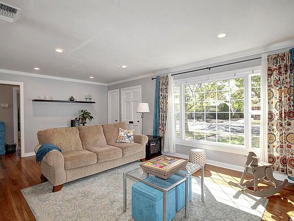 3rd image of 2165 Murieta Way