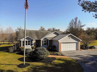 2484 Hermitage Rd, Waynesboro, VA 22980