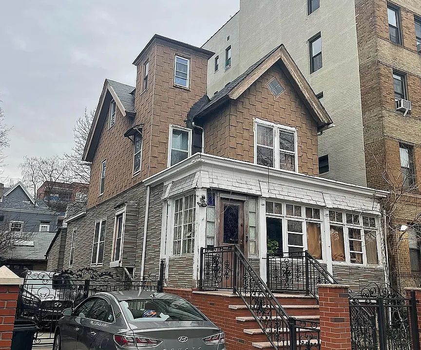 2nd image of 385 Stratford Rd