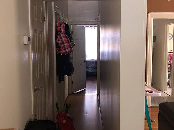5th image of 1118 Throgmorton Ave