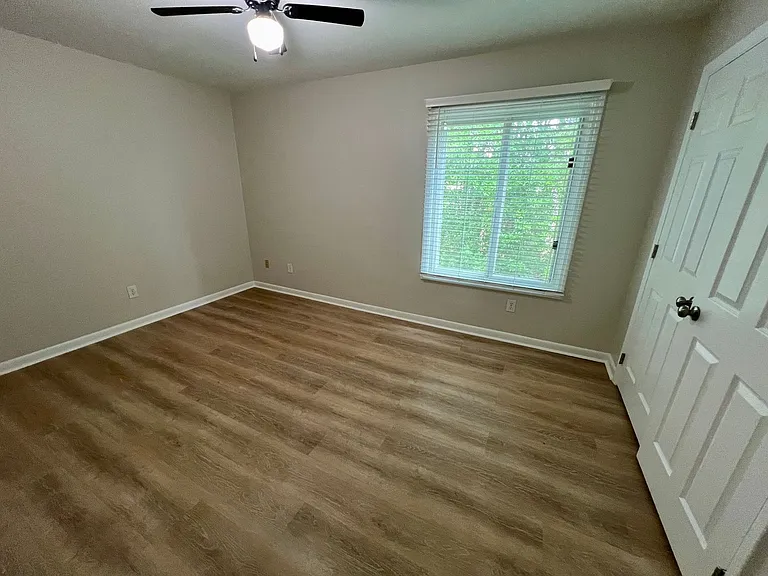 605 Picadilly Sq — Photo 16