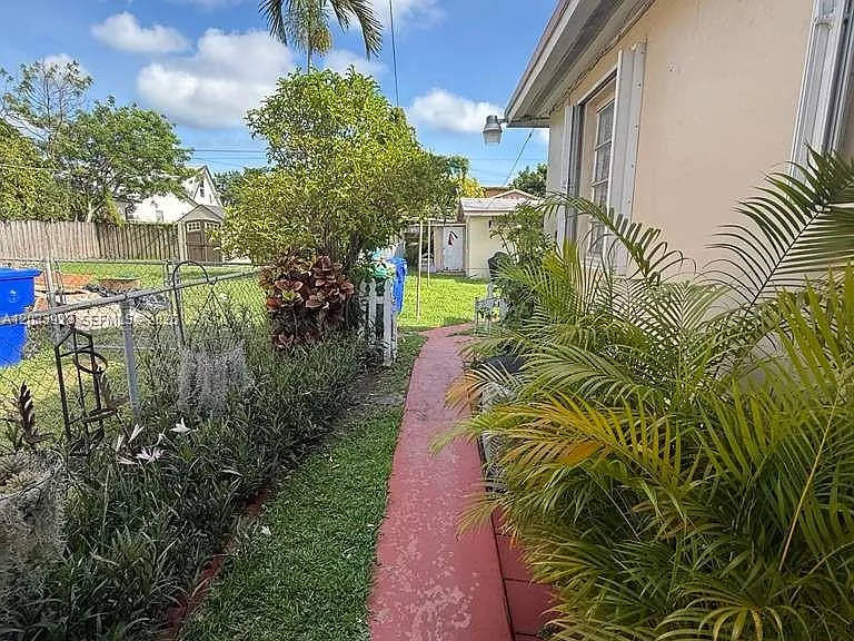 1140 SW 9th St #2 — Photo 6