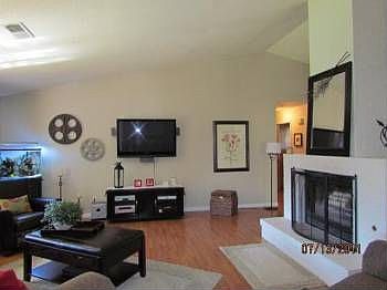 5th image of 3155 Larch Dr