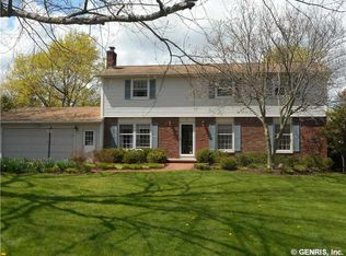 8 Sandpiper Ln, Pittsford, NY 14534