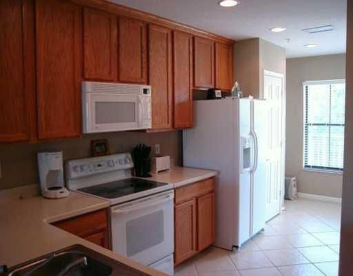 4th image of 909 Waterside Dr #209