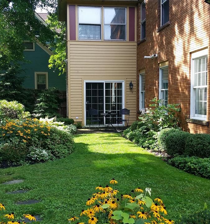 1st image of 691 W Ferry St