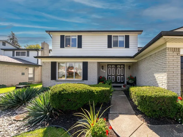 17351 Revere St, Southfield, MI 48076