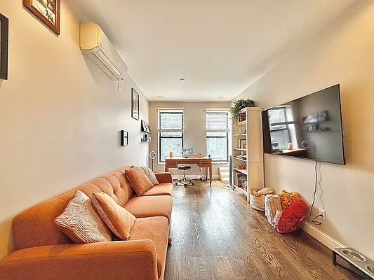 Living room, photo 1